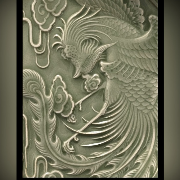 Phoenix Dragon Asian 9” Glazed Celadon Green Plate Signed . Estate pre-loved. - Picture 5 of 11